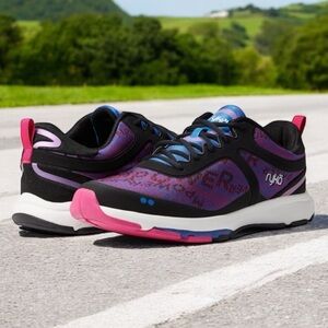 Ryka NWOT size 9 Outstanding
Trainning Sneaker ( fits like 8.5)